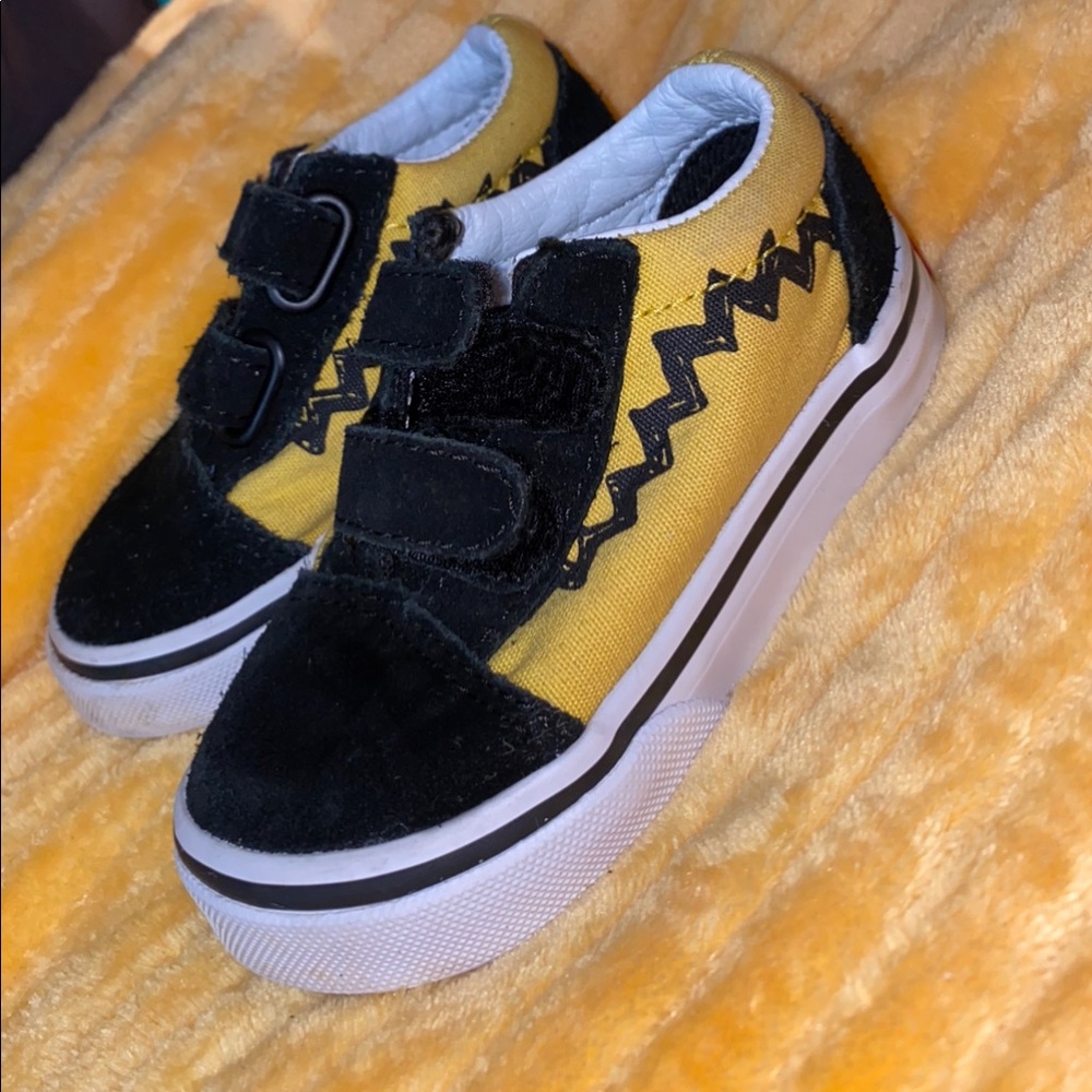 “peanuts-Charlie Brown” edition vans